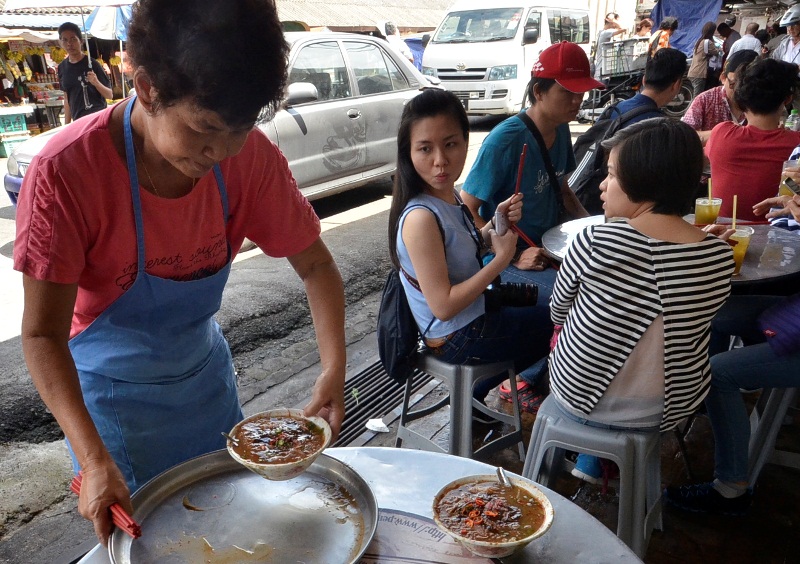 Hanoi, Street food, Bun cha, bun ca, Hanoi massive, Hanoi expats, Vietnam foreigners, tourist